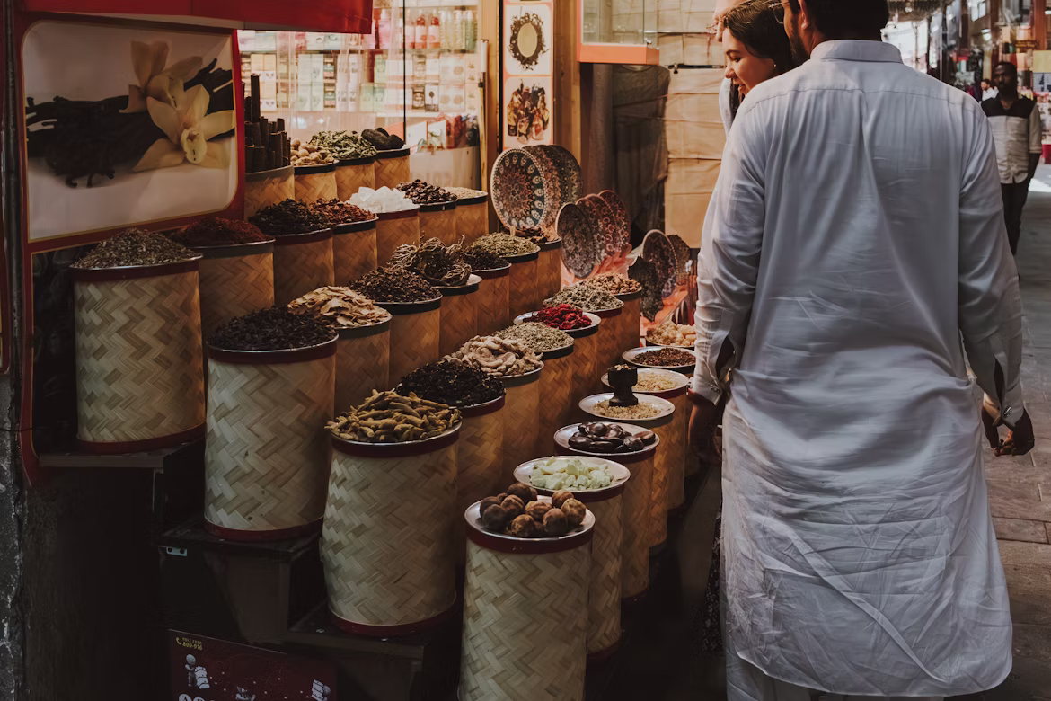 A Guide to Food in Dubai: Local Dishes and Street Eats You Must Try